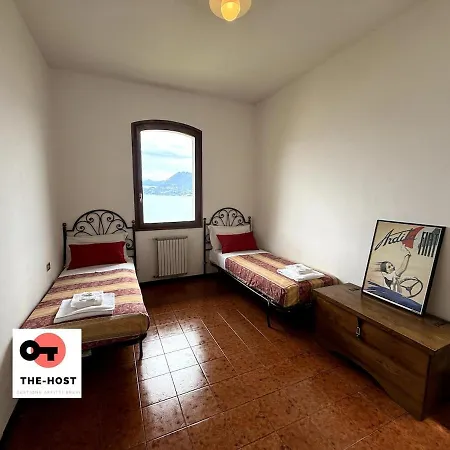 Between Greenery And The Lake, A In * Стреза