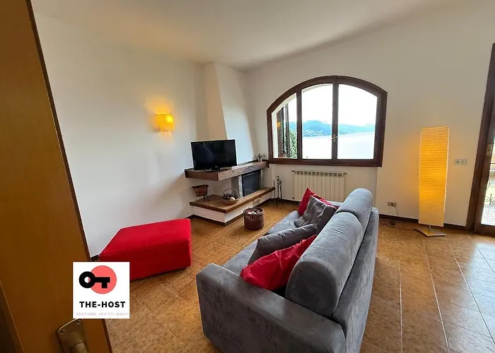 Between Greenery And The Lake, A In Вилла *