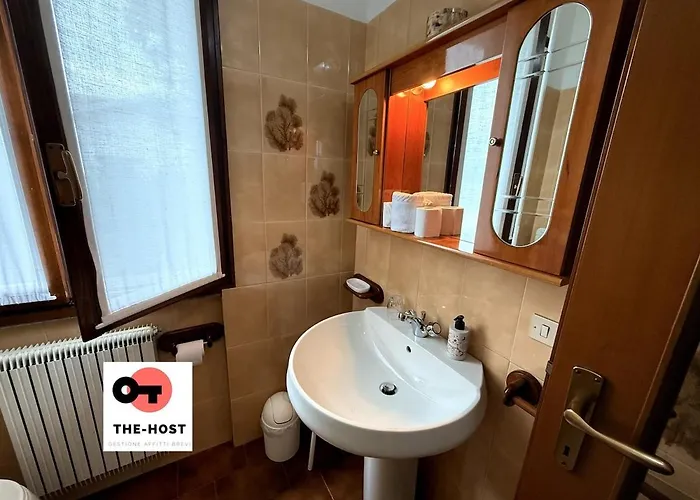 Вилла Between Greenery And The Lake, A In Стреза